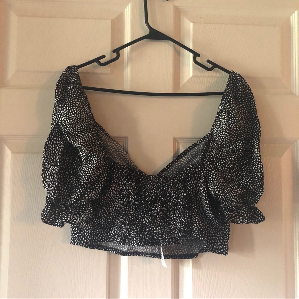 UO Twist-Front Puff Sleeve Blouse - Picture 3 of 4